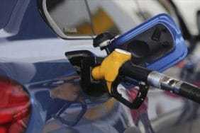Motorin ve Benzine Yeni Zam