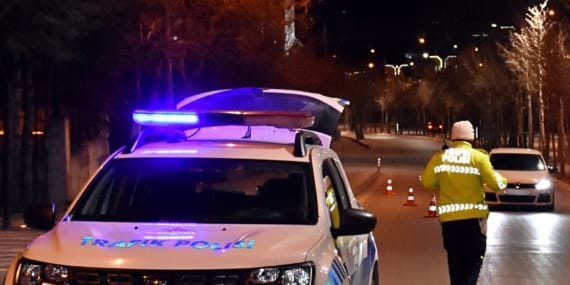 1 Saatlik kontrolde 5 araç trafikten men edildi