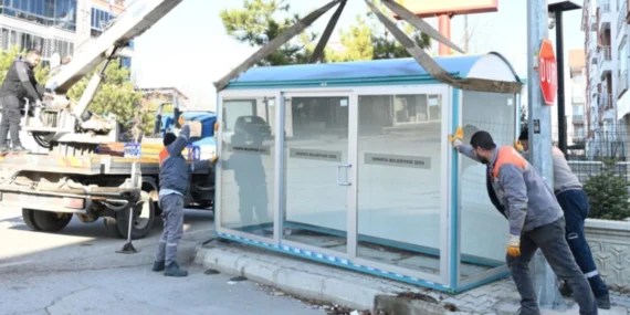 Isparta’ya 104 yeni kapalı otobüs durağı yerleştirildi