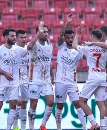 Hatay’da gol düellosu! Emre Belözoğlu ilk galibiyetini aldı