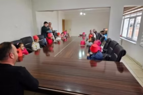 Sütçüler’de miniklerden başkan Yurdabak’a teşekkür ziyareti