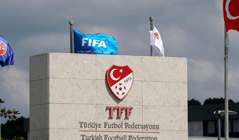 PFDK'dan Fenerbahçe'ye 26 blok kapatma cezası