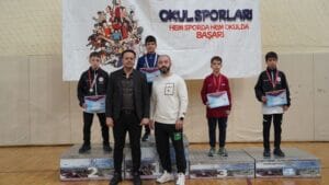 Isparta'da yıldız erkekler güreş grup müsabakaları tamamlandı