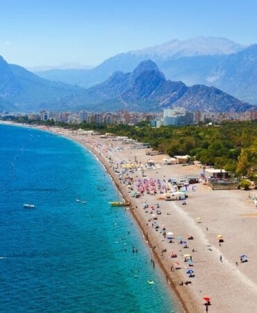 Antalya, D8 Yılın Turizm Şehri seçildi