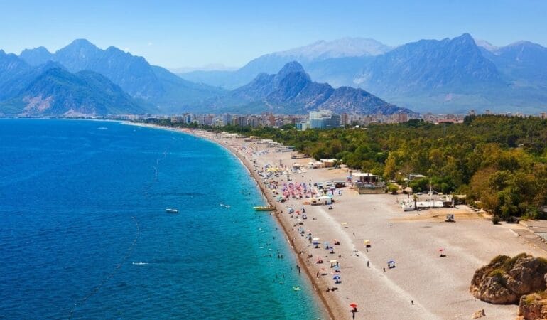 Antalya, D8 Yılın Turizm Şehri seçildi