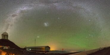 Atacama semalarında gizemli yeşil parıltı: Bilim insanları “airglow” dedi