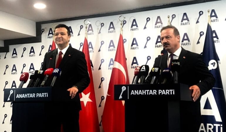 Anahtar Parti Genel Başkanı Yavuz Ağıralioğlu, Saadet Partisi Genel Başkanı Mahmut Arıkan'ı ağırladı