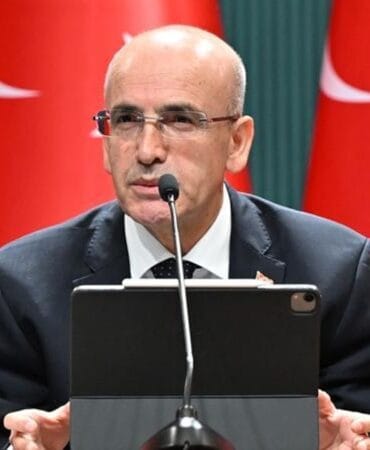 Mehmet Şimşek: Enflasyonun, Merkez Bankamızın hedef tahmini aralığında kalma ihtimalini yüksek görüyoruz