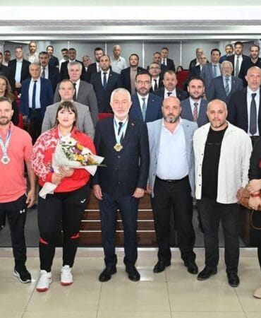 Başkan Başdeğirmen: Fatmagül’ün başarısı Isparta’mızın gururu