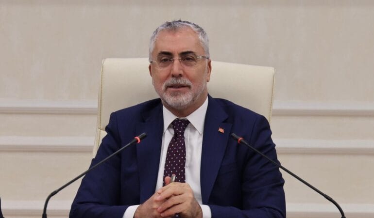 Bakan Işıkhan: Ev kadınlarına emeklilik hakkı geliyor