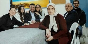 İmamoğlu'ndan cezaevinde ilk fotoğraf!
