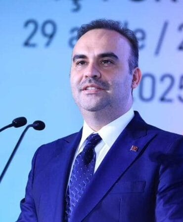Bakan Kacır: Endonezya, Türkiye'den 48 adet KAAN savaş uçağı alacak