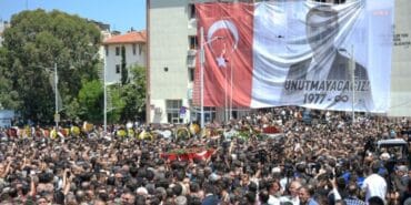Ferdi Zeyrek’in adı İzmir’deki bir parka verildi