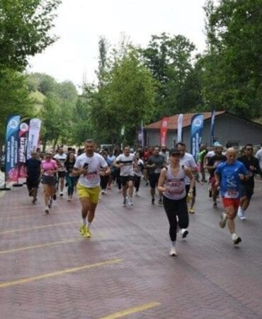 Gül için koştular, pedal çevirdiler