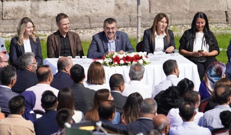 Öğretmenler Eğitime İstediği İl'de Katılabilecek