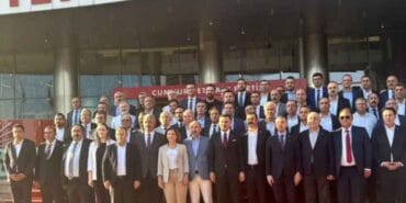 Özel'e destek için toplanan CHP'li başkanlardan Kılıçdaroğlu'na çağrı