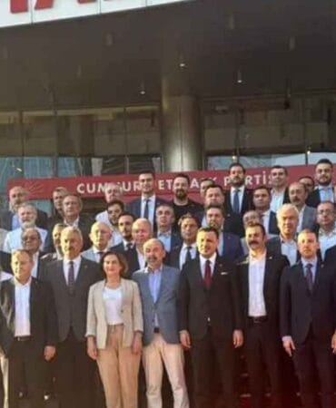 Özel'e destek için toplanan CHP'li başkanlardan Kılıçdaroğlu'na çağrı