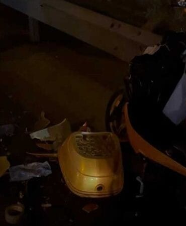 Arıza için yol kenarında duran araca motosikletli çarptı