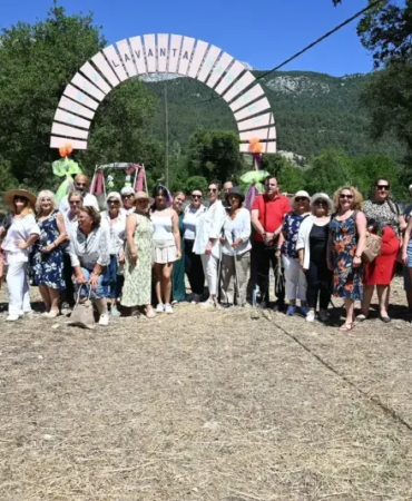Kemer’de "mor turizm" başladı