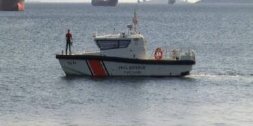 Kartal’da denize giren kişi kayboldu