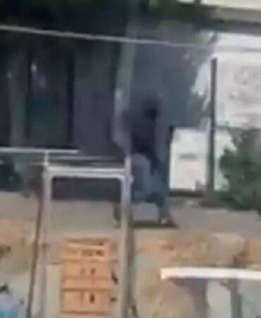 Küçükçekmece'de silahlı gruplar çatıştı: Keleşle saldırdılar