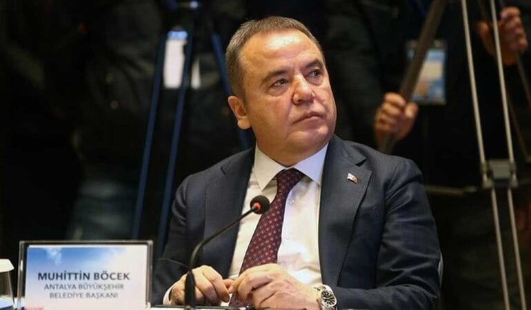 Muhittin Böcek görevden alındı!