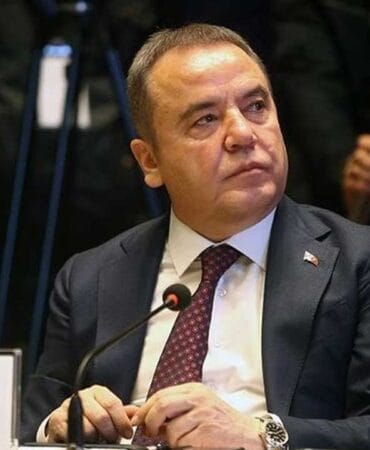 Antalya Büyükşehir Belediye Başkanı Muhittin Böcek tutuklandı