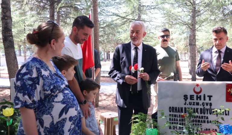 Isparta: Zafer Bayramı’nda Şehitler Anıldı, Gaziler Onurlandırıldı