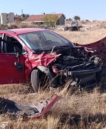 Aksaray’da otomobil yoldan çıktı: Beş yaralı