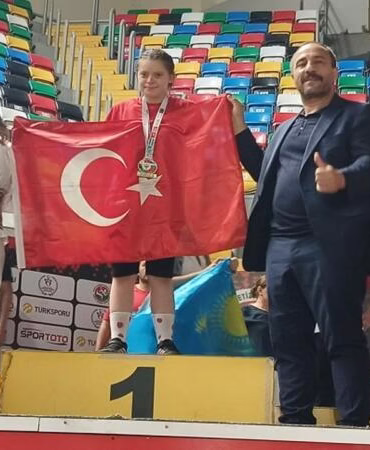 Afyonlu sporculardan 3 Altın madalya