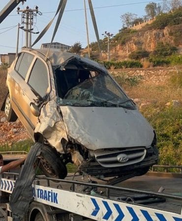 Alanya’da Korkunç Şarampole Uçma Kazası: Sürücü Yaralı Kurtarıldı