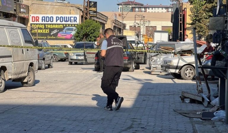 Konya’da Araç Tamir Tartışması Bıçaklı Kavgaya Dönüştü: 1 Kişi Parmağını Kaybetti