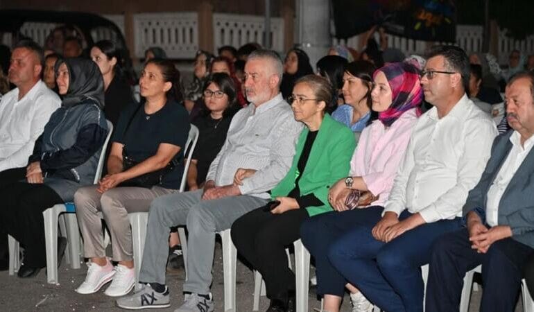 Isparta Belediyesi’nden mahallelerde yaz akşamı sinema keyfi
