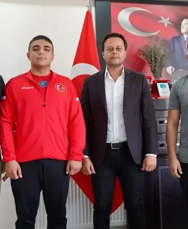 Ispartalı Güreşçi Can Polat Akbay, Türkiye Şampiyonasında Çifte Altın Madalya Kazandı