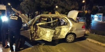 Kontrolden çıkan otomobil ağaçlara çarparak durabildi, genç sürücü yaralandı