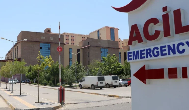 Diyarbakır’da 18 Yaşındaki Genç, Evde Ölü Bulundu: Jandarma Soruşturma Başlattı