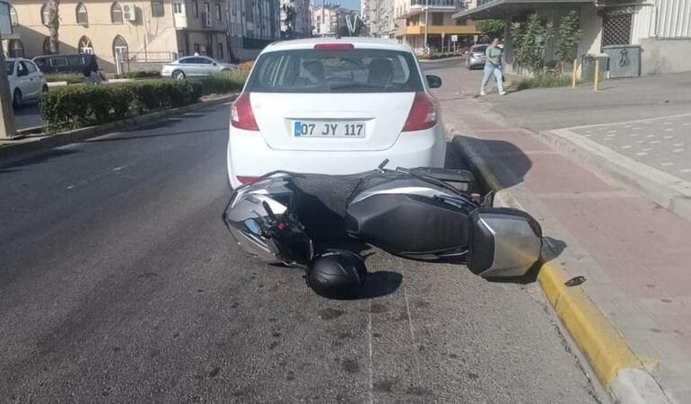 Motosiklet Virajdan Çıktı, Park Halindeki Araca Çarptı: 1 Yaralı