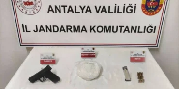 Gazipaşa’da Uyuşturucu Baskını: 1,5 Kilo Metamfetamin ve Tabanca Ele Geçirildi