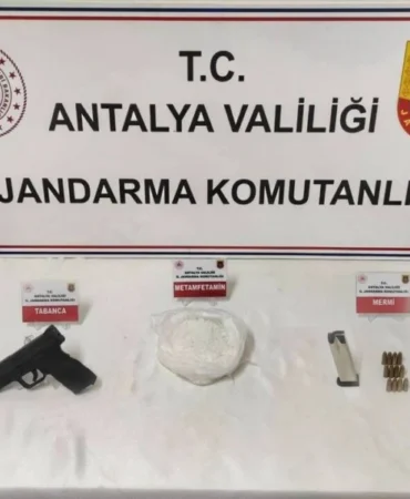Gazipaşa’da Uyuşturucu Baskını: 1,5 Kilo Metamfetamin ve Tabanca Ele Geçirildi