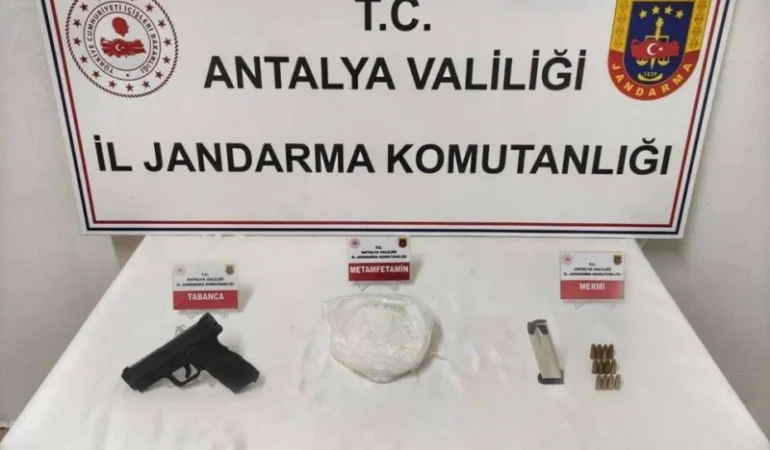 Gazipaşa’da Uyuşturucu Operasyonu: 1,5 Kilo Metamfetamin ve Tabanca Ele Geçirildi