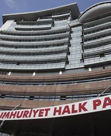 CHP’nin İstanbul İl Kongresi İptali: Partiden Sert Tepki ve ‘Yok Hükmünde’ Kararı