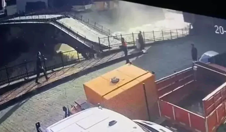 Doğu Karadeniz’de Şiddetli Yağışlar: Köprü Yıkıldı, Yollar Kapandı, Sel Uyarısı Devam Ediyor