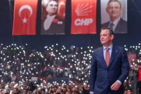 CHP, Olağanüstü Kurultay Kararıyla Yeniden Yapılanmaya Gidiyor