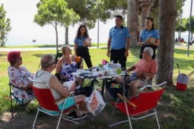 Konyaaltı Sahili’nde Çöp Belasıyla Mücadele: Antalya Belediyesi’nden Temizlik Operasyonu