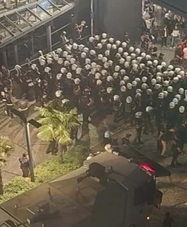 Sanatçılar Kayyım Kararına Tepki Gösterdi: Demokrasi ve Özgür Sanat Çağrısı