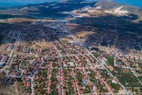 Karamanlı'da Gençlerin Eğitimine Anlamlı Katkı: Hayırsever Aileden 17 Üniversiteliye Burs