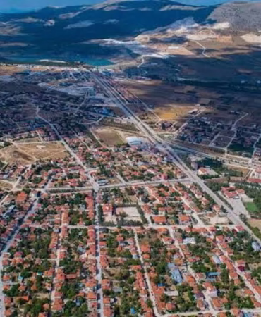 Karamanlı’da Gençlerin Eğitimine Anlamlı Katkı: Hayırsever Aileden 17 Üniversiteliye Burs
