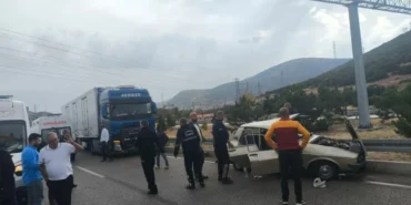 Isparta’da Trafik Trajedisi: Tır’ın Altına Giren Otomobilde Can Pazarı Yaşandı