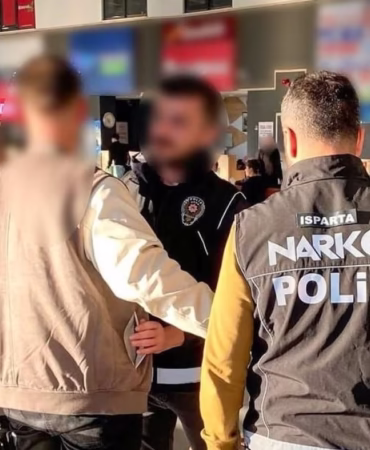 Isparta Otogarı'nda Narkotik Alarmı: Şüphelinin Üzerinden 94 Doz Sentetik Uyuşturucu Çıktı