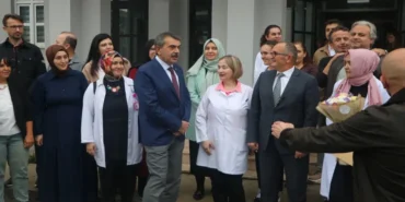 Bakan Tekin’in Düzce’deki Okul Ziyaretinde Unutulmaz An: Öğretmen Veli Zannetti